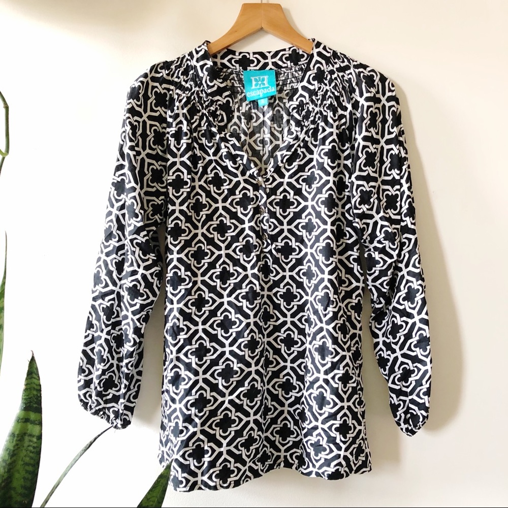 Escapada black and white long sleeve top
